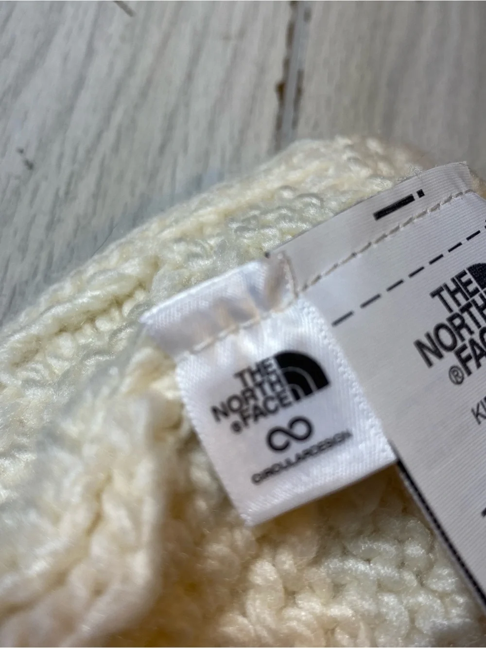The North Face Kids Cable Knit Beanie Hat Cream White Winter Warm One Size NWOT